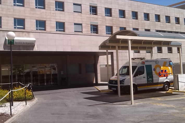 Herido de gravedad un hombre tras caer a una piscina vacía en Almuñécar